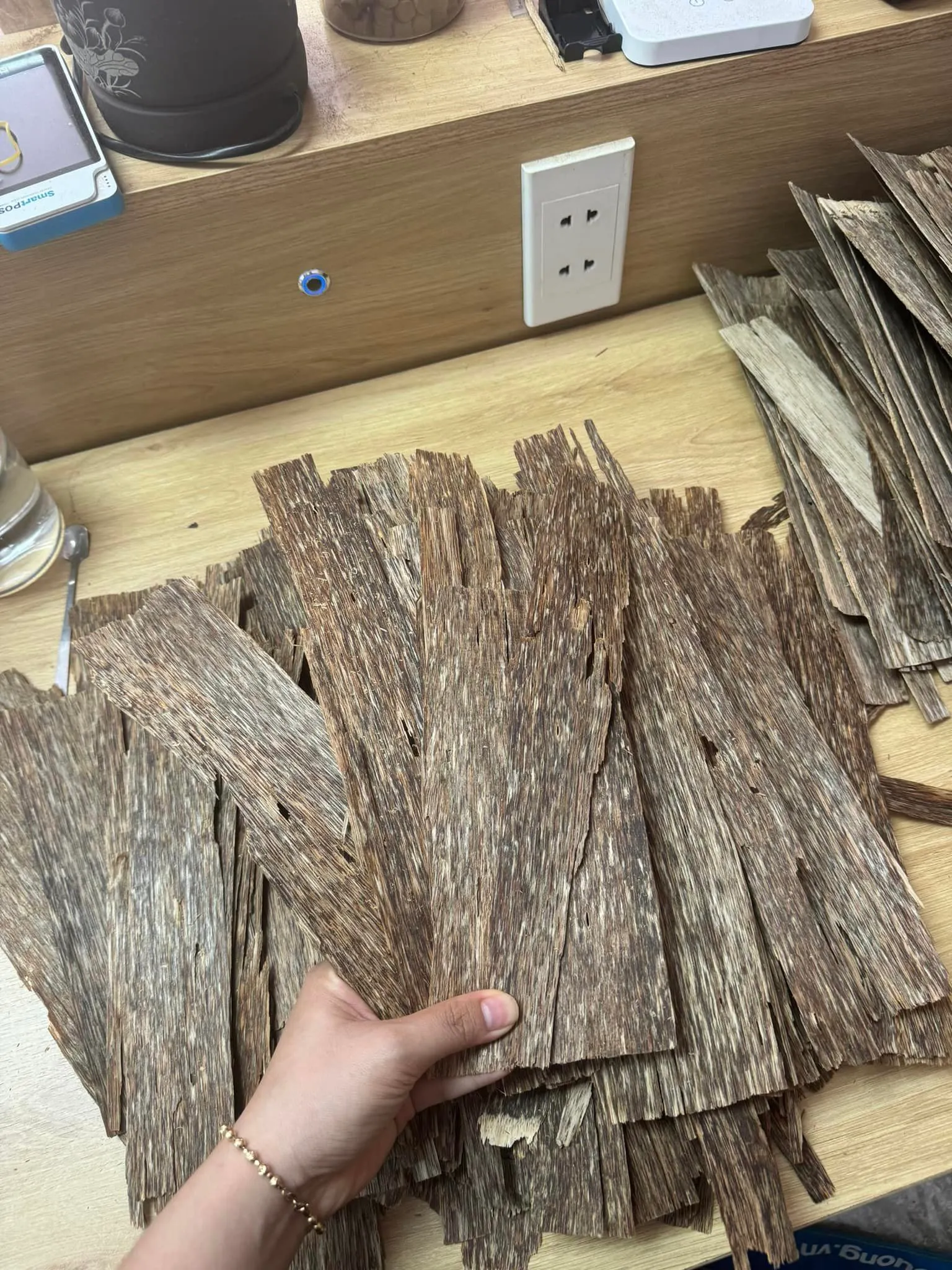 Double-Sided Oil Agarwood Chips – Ultra Thin 0.2mm Natural Vietnamese Oud